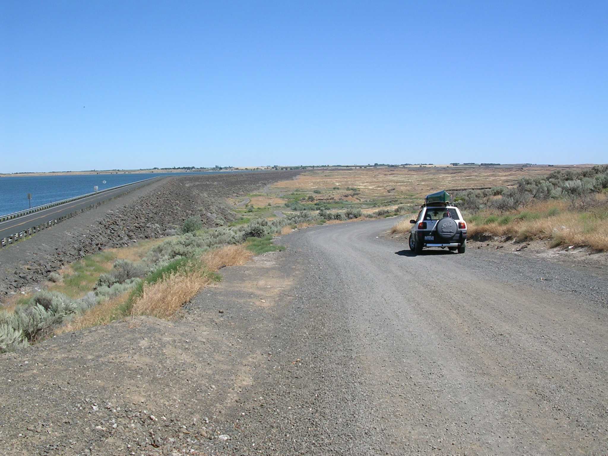 At Potholes Reservoir dam, heading into the Seep Lakes.